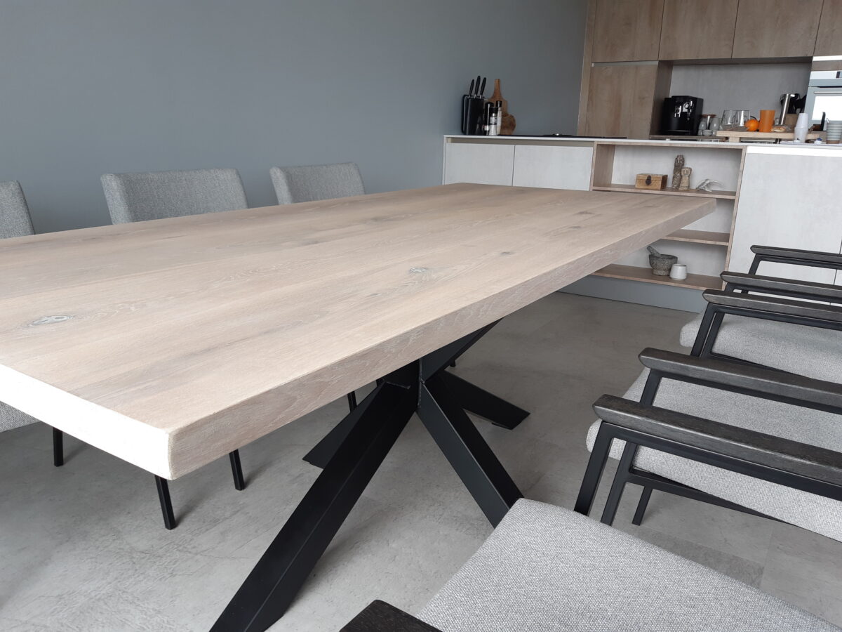 Maatwerk eiken boomstam tafel